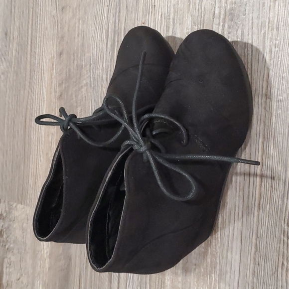 Dream Pairs Low Wedgw Heels Booties Size 6 - Picture 2 of 5